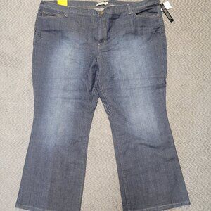 NWT Fashion Bug Straight Jeans. 32W Petite.